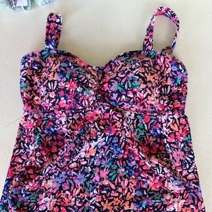 Motherhood Maternity Brand New Never Worn Swim Suit Medium